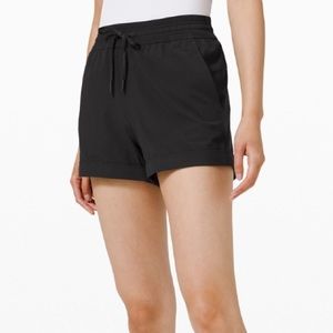 lululemon Spring Break Away Short - Size 6